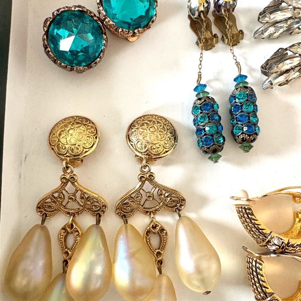 Vintage Lot of 7 Clip Earrings - Picture 8 of 8